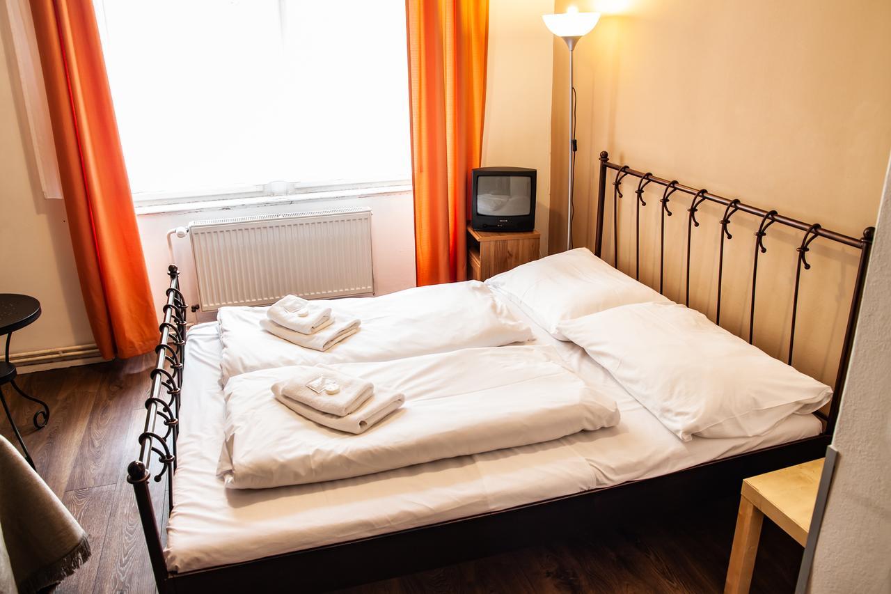 Hotel Sunflower Praga Exterior foto
