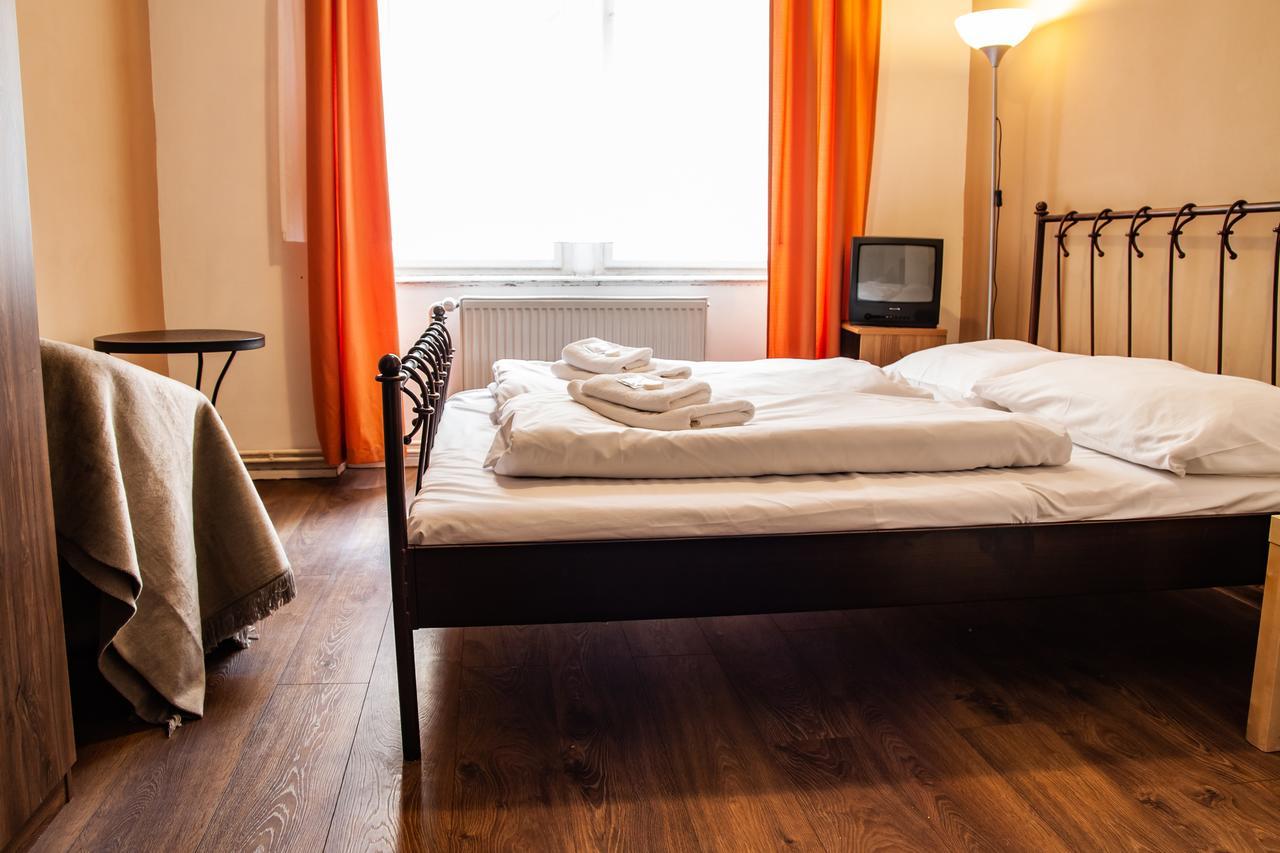 Hotel Sunflower Praga Exterior foto