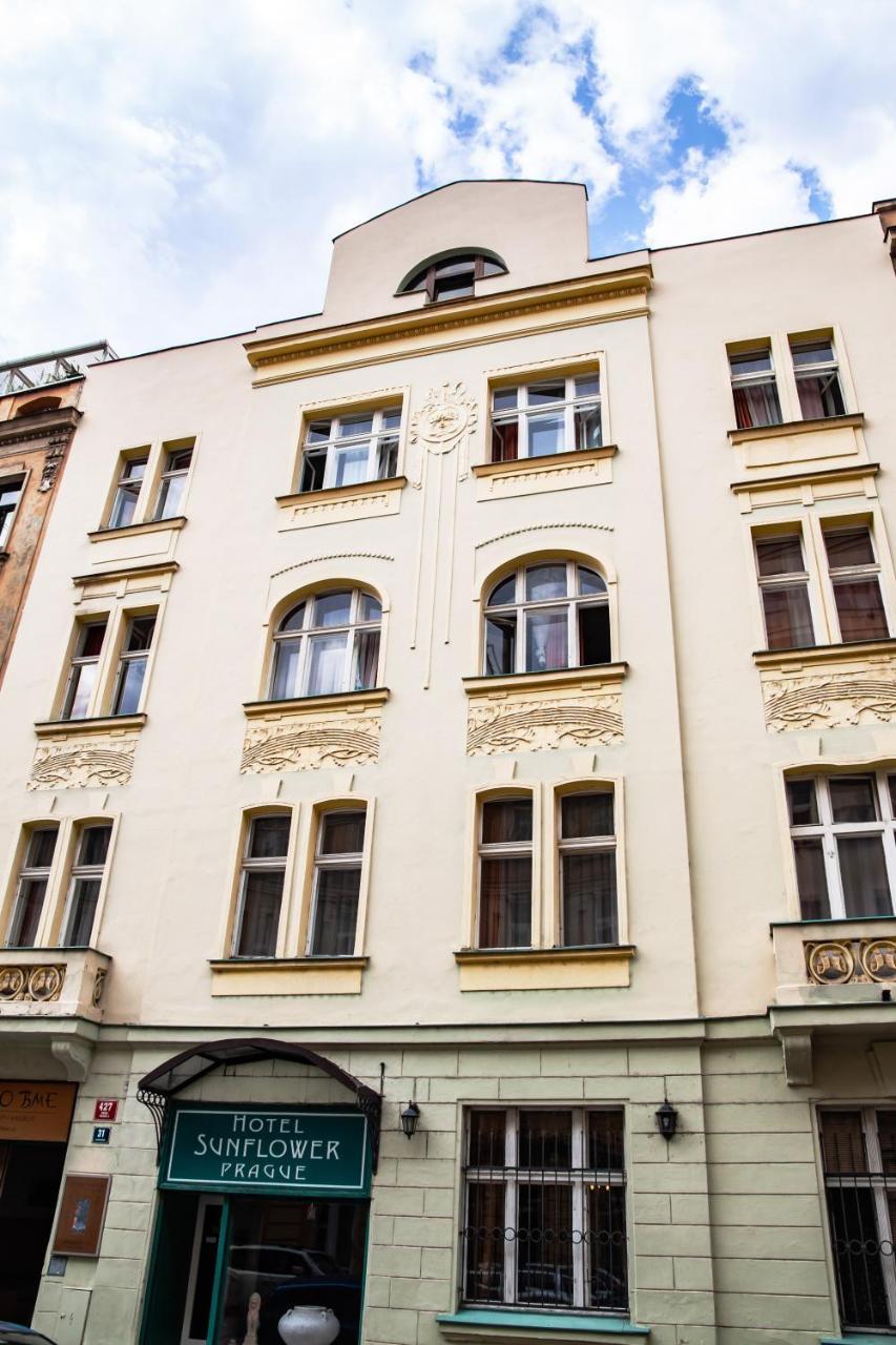 Hotel Sunflower Praga Exterior foto