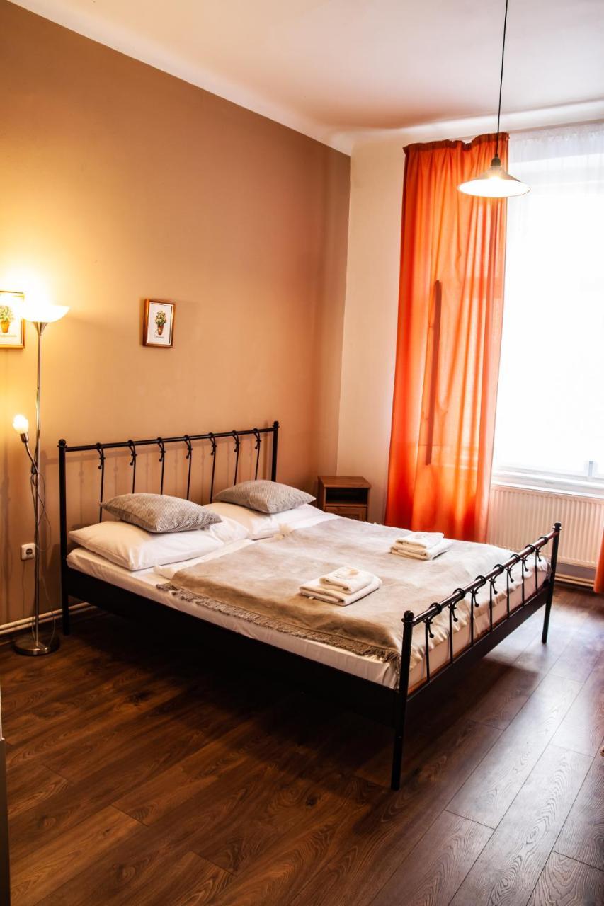 Hotel Sunflower Praga Exterior foto